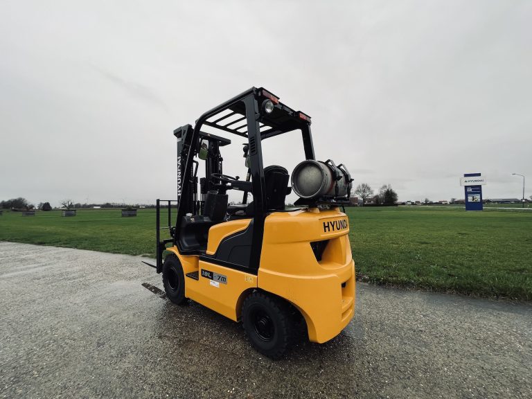 Kompakten Treibgasstapler mieten: Hyundai 18L-7M