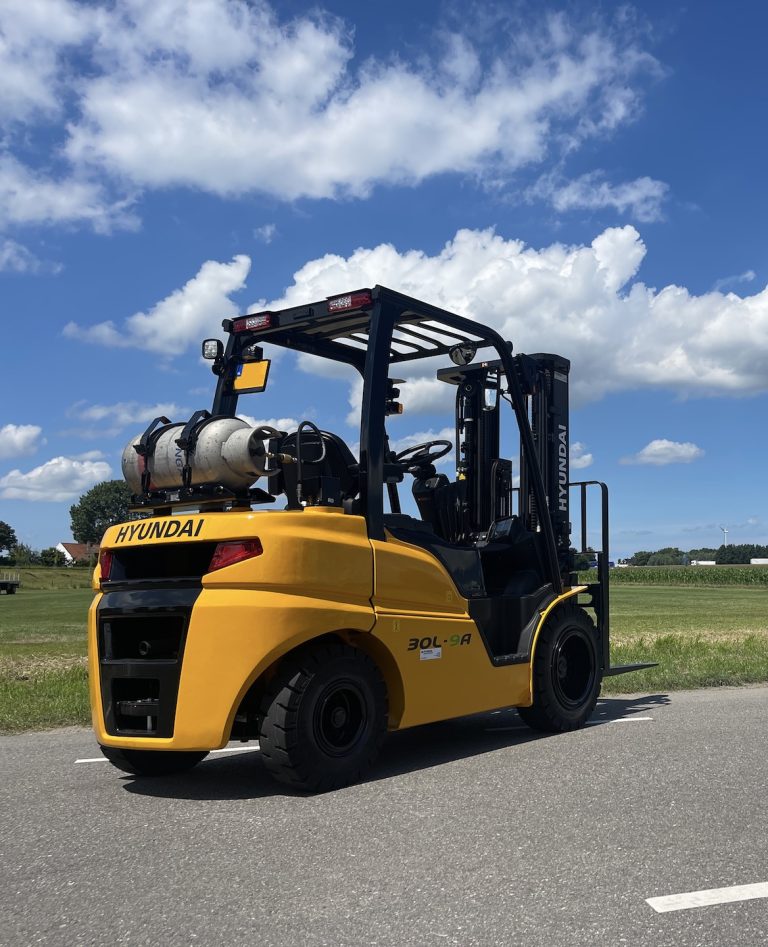 Hyundai 30L-9A Treibgasstapler mit Gasflasche, bereit zur Auslieferung