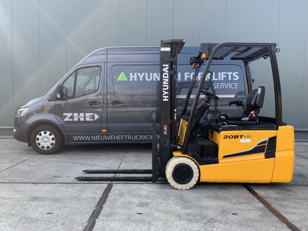 Hyundai heftruck aflevering en service – HeftruckHuren.com