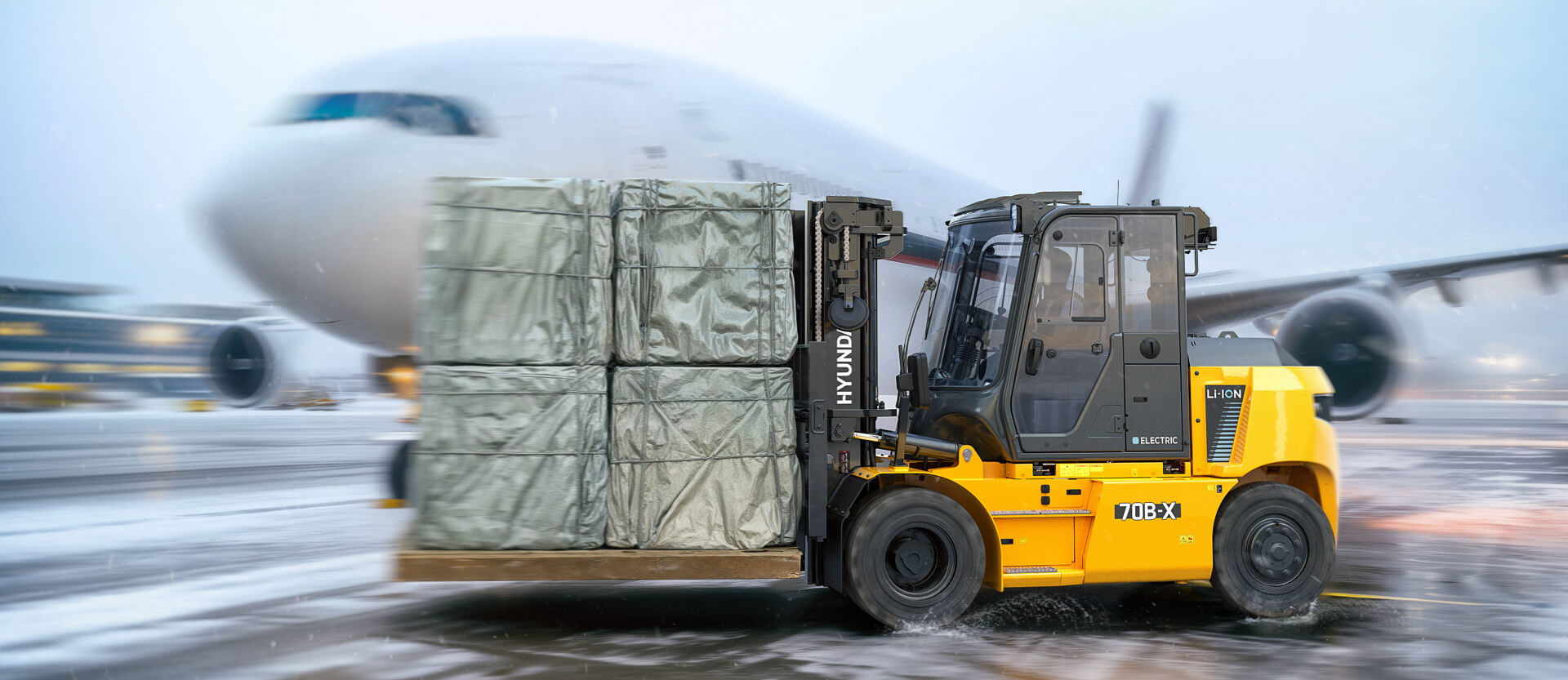 Elektrische Hyundai-heftruck – heldere productfoto voor huur