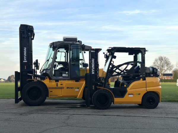 Forklift rental: Hyundai 80D-9V diesel forklift and 30L-9A LPG forklift side by side
